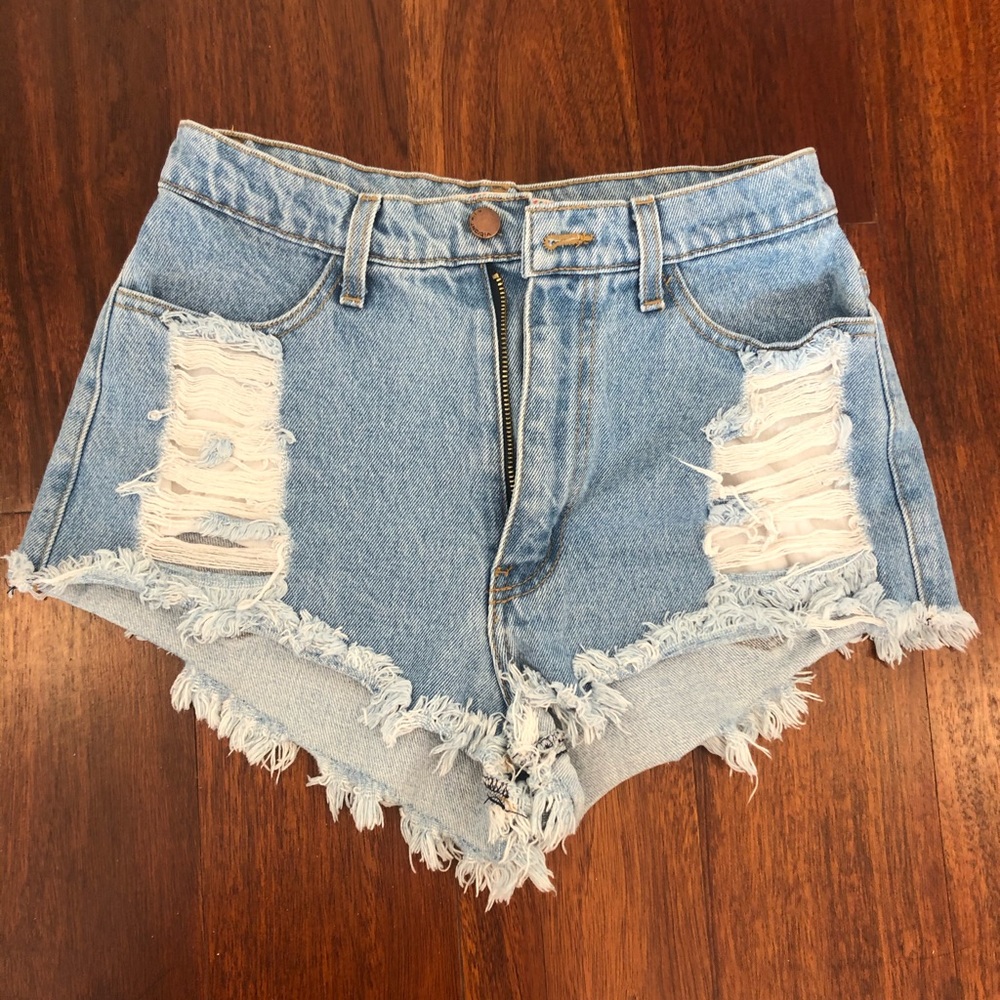 Distressed high-waisted shorts